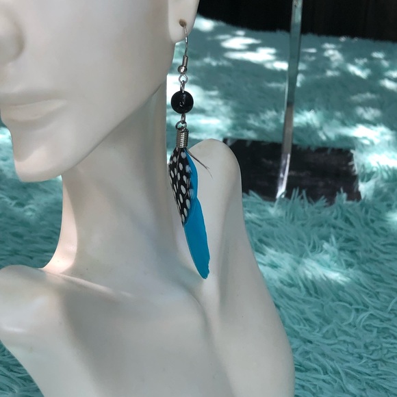⭐️Handmade✋Blue feather earrings - Picture 3 of 3